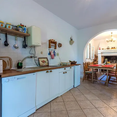 3 Bedroom Beautiful In Gata