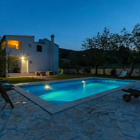 3 Bedroom Beautiful In Holiday home *
