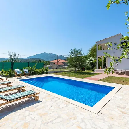 3 Bedroom Beautiful In Holiday home Gata